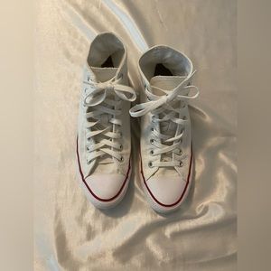 white converse woman’s 10.5